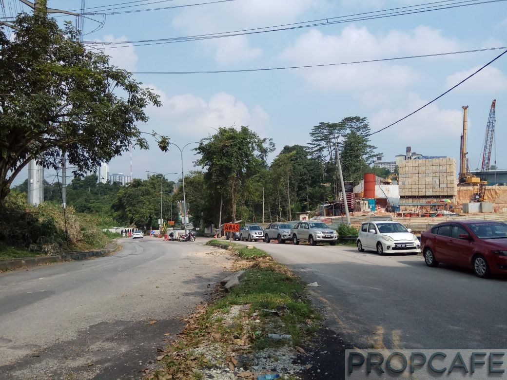 Jalan Cheras Hartamas in front of the guardhouse